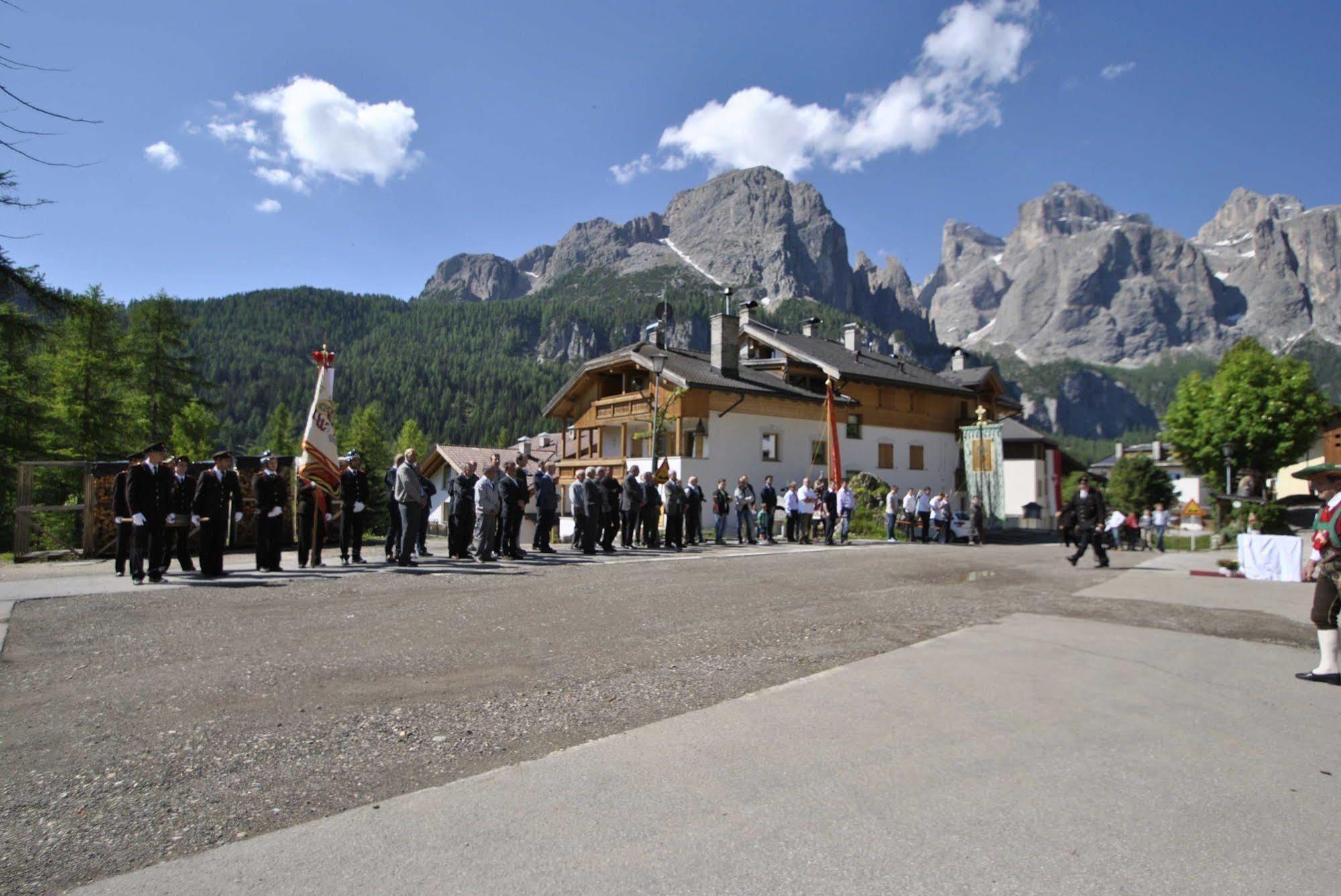 Pension Mirandola Colfosco Exterior photo